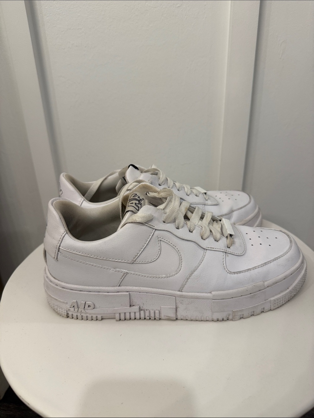Nike White Leather Casual Low-Top Sneakers - Picture 2 of 6